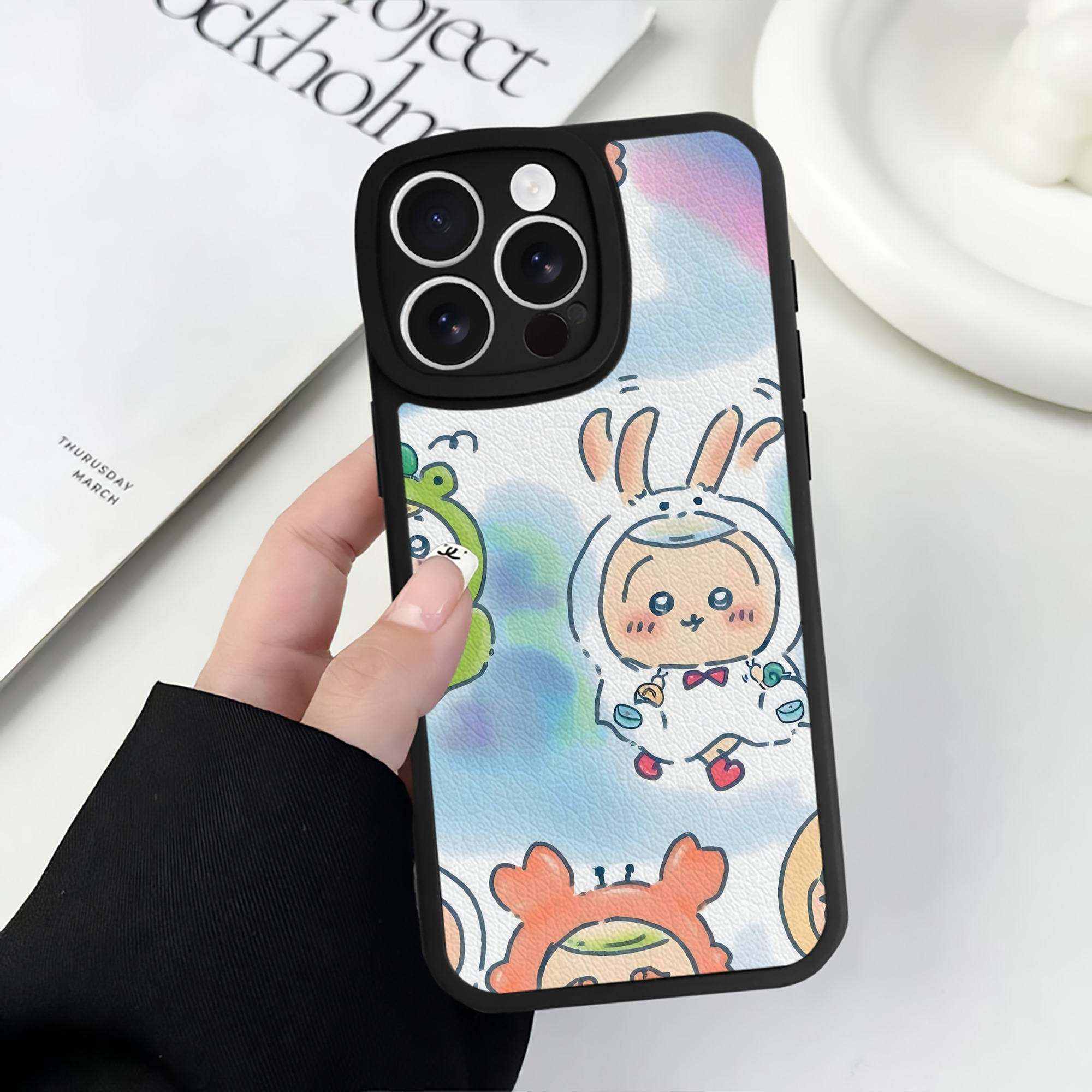 （画像用） ちいかわ Chii-kawa 【iPhone 16シリーズ対応】シリコンスマホケース（レザー調） 材質：シリコン